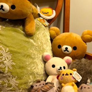 Pusheen lots of them